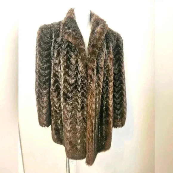 STYLE VI LTD. FUR COAT IN AMAZING USED CONDITION - Picture 1 of 15
